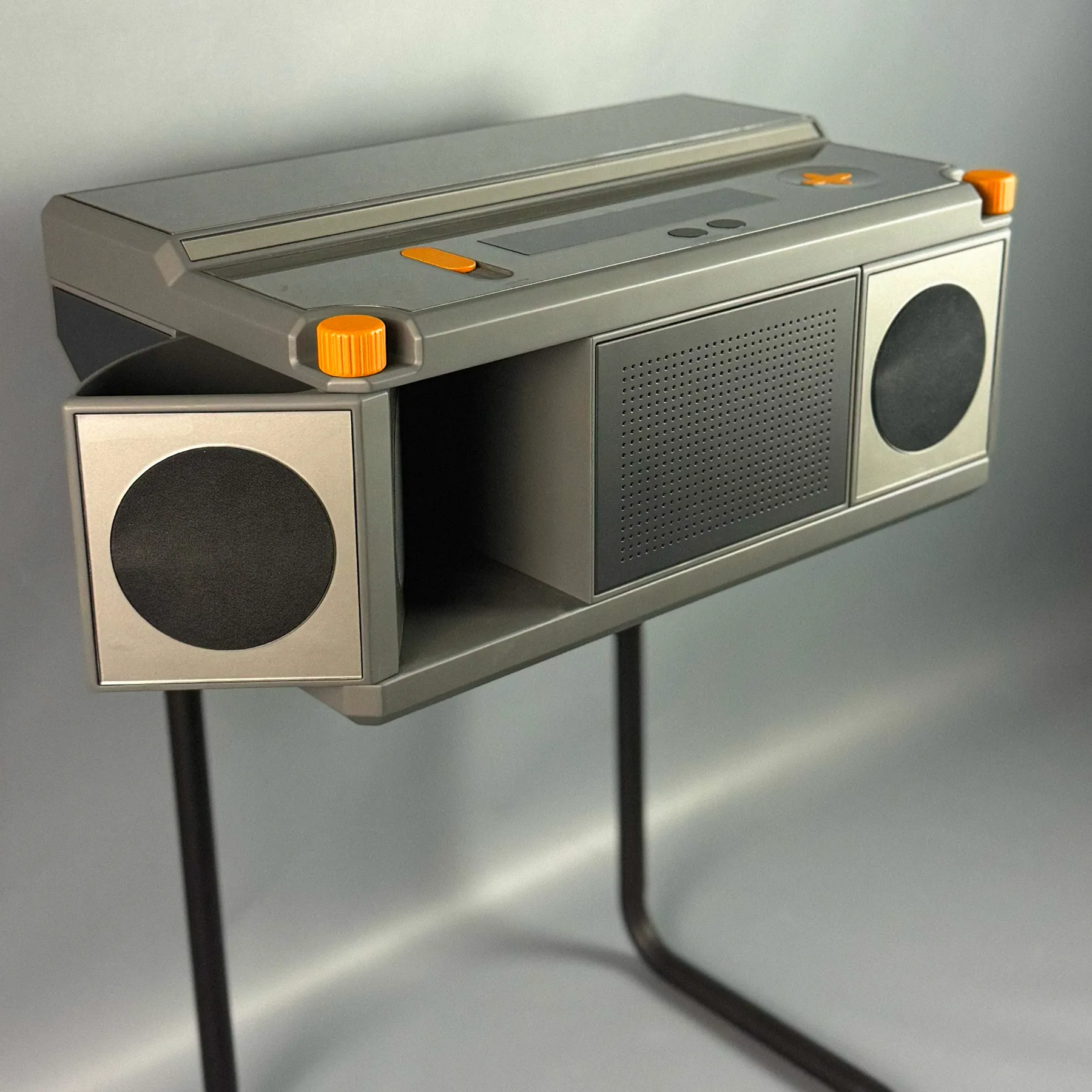 Manufactured Echostand prototype, front three-quarter view